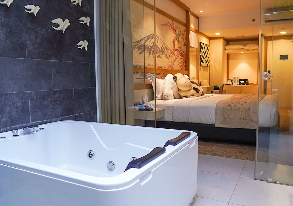 Фото Verse Luxe Hotel Wahid Hasyim