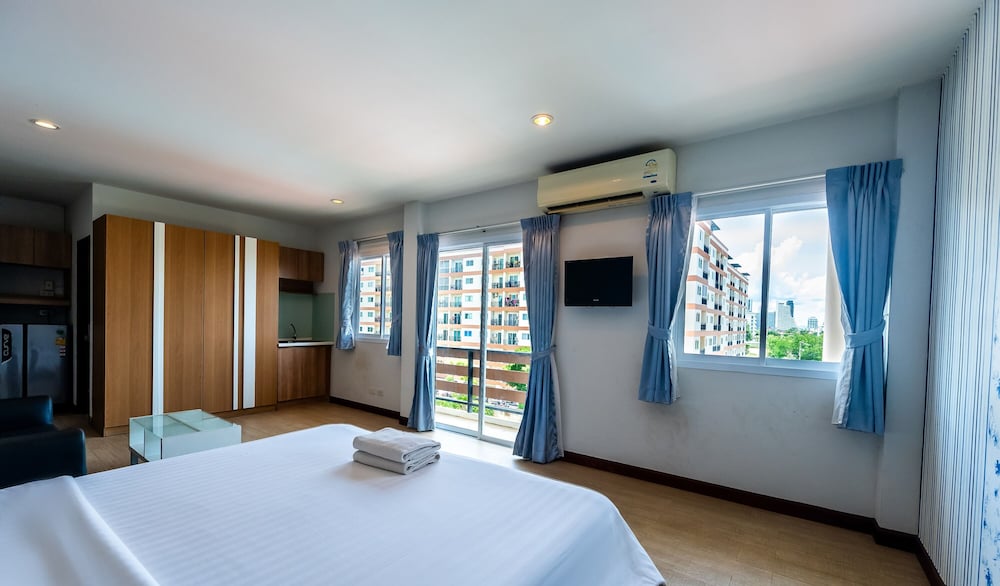 Фото отеля 2