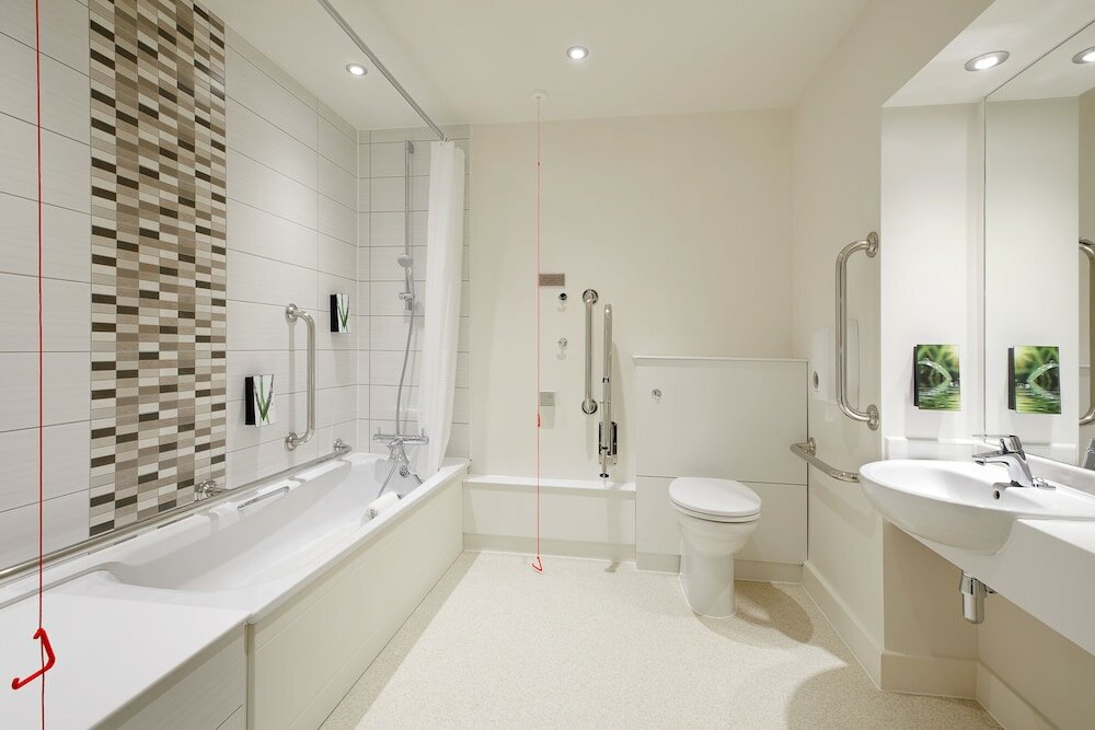 Фото Premier Inn London Hendon - The Hyde