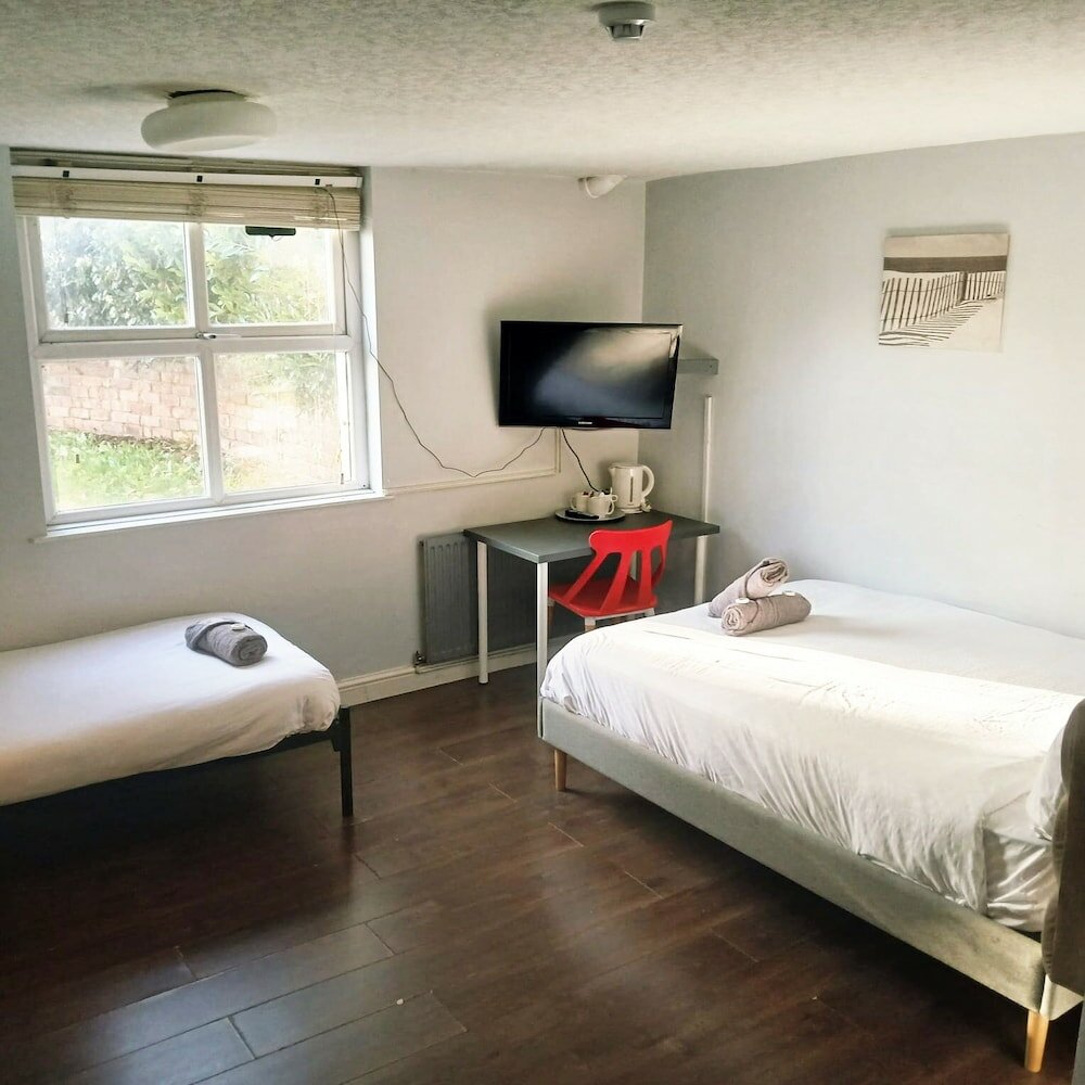 Фото Queens Guesthouse Manchester