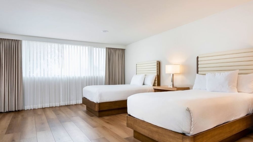 Фото Luxe Sunset Boulevard Hotel