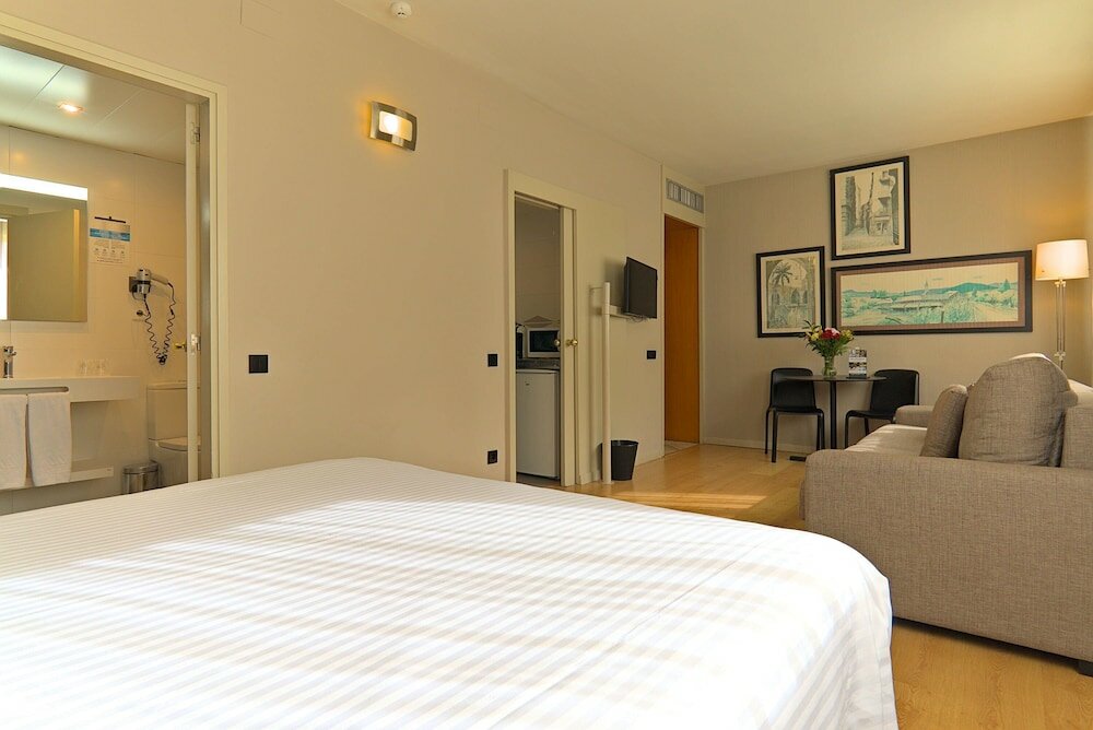 Фото Aparthotel Atenea Barcelona
