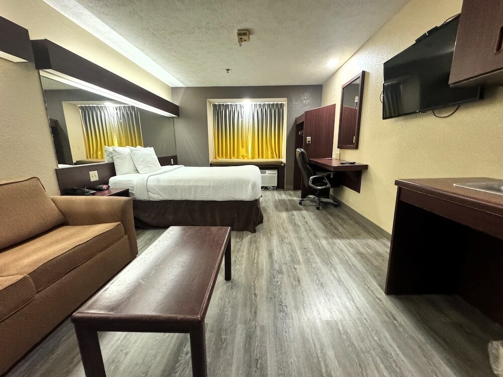 Фото Microtel Inn & Suites by Wyndham Meridian