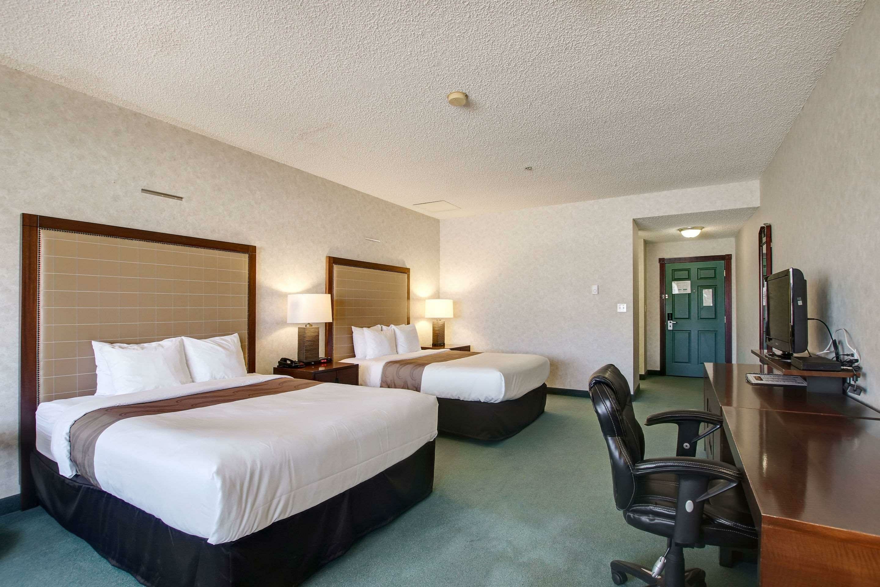 Фото Ramada by Wyndham Nisku Edmonton Airport