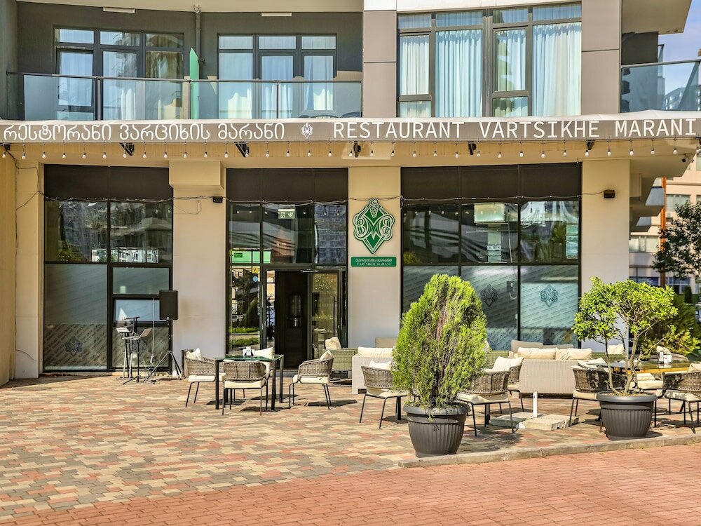 Фото The Grandeur Hotel