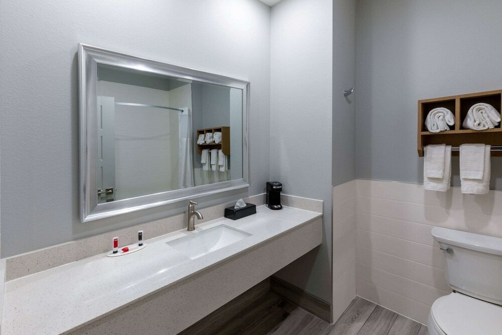 Фото Days Inn & Suites by Wyndham Downtown/University of Houston