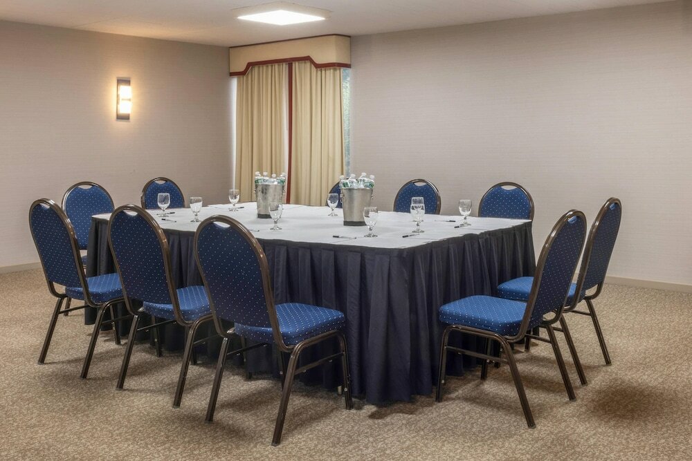 Фото Radisson Hotel Hauppauge-Long Island
