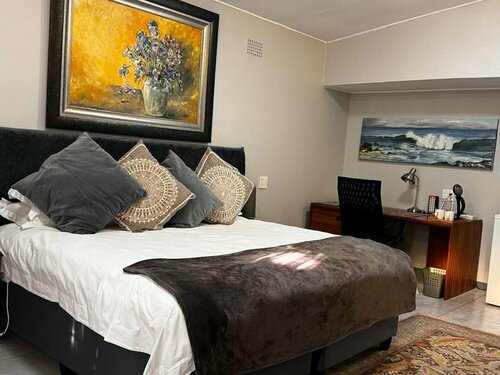 Внешний вид отеля The Rabbit Hole Hotel в Муниципалитете Могале-Сити, фото 1