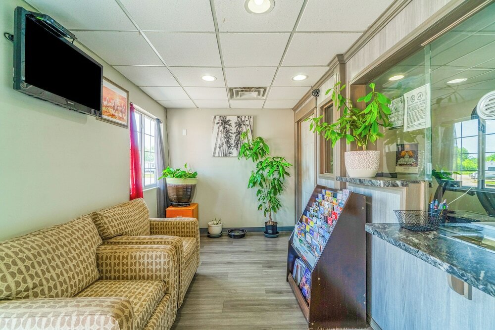 Фото Deluxe Inn & Suites By OYO Miami OK