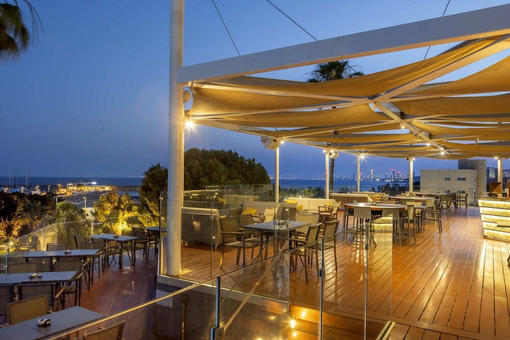 Фото St Raphael Resort & Marina