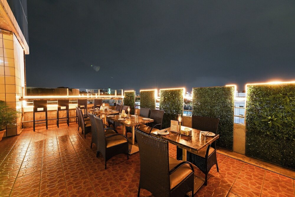 Фото Hotel Roopa