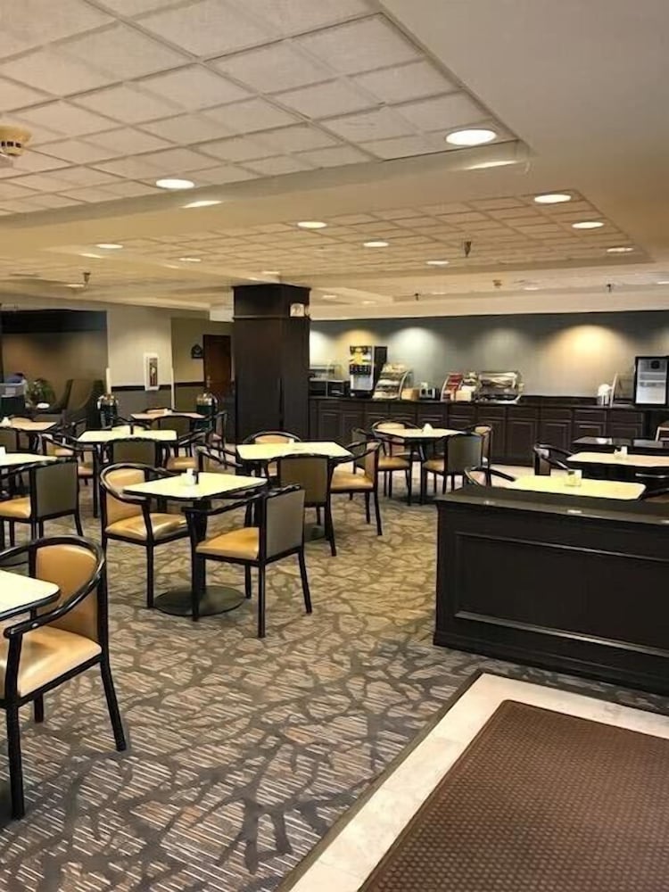 Фото Wingate by Wyndham Pueblo
