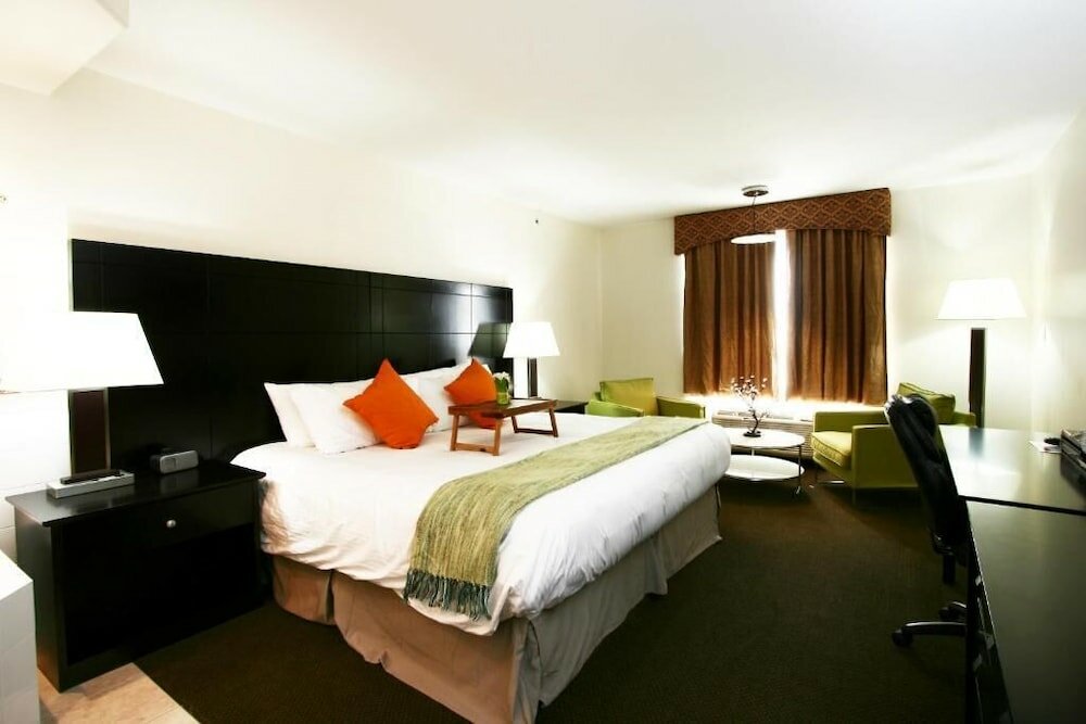 Фото Foxwood Inn & Suites