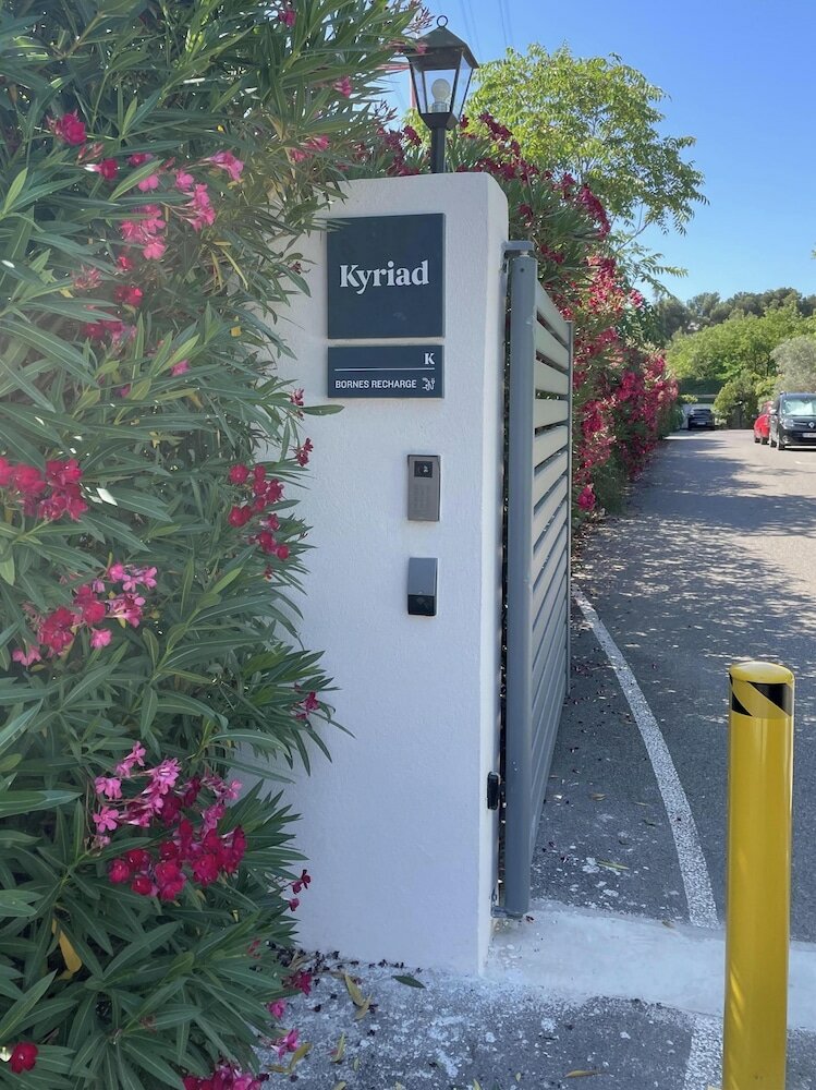 Фото Kyriad Martigues Sud