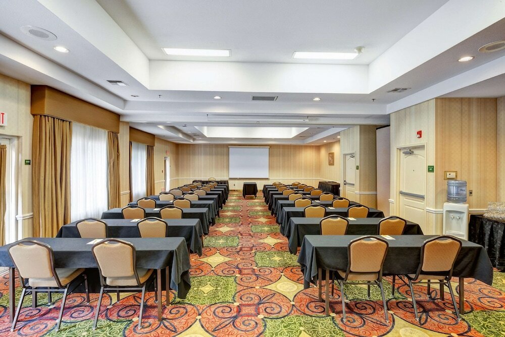 Фото Hilton Garden Inn Portland Airport