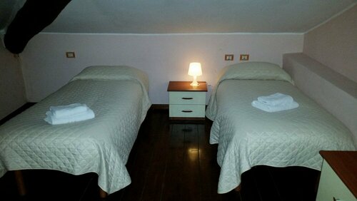 Гостиница Gira Guest House в Брунате
