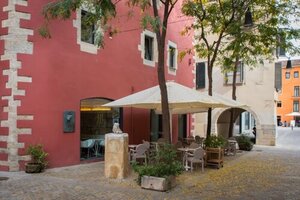 отель Hotel Museu Llegendes de Girona