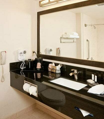 Гостиница Fairfield by Marriott Inn & Suites San Francisco Airport/Millbrae в Милбро