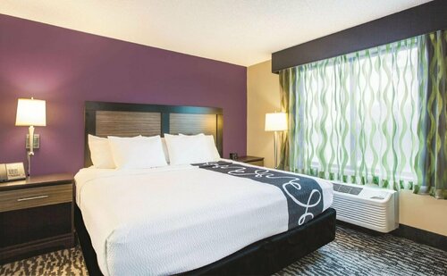 Гостиница La Quinta Inn & Suites by Wyndham Clearwater South в Пинелас Парк