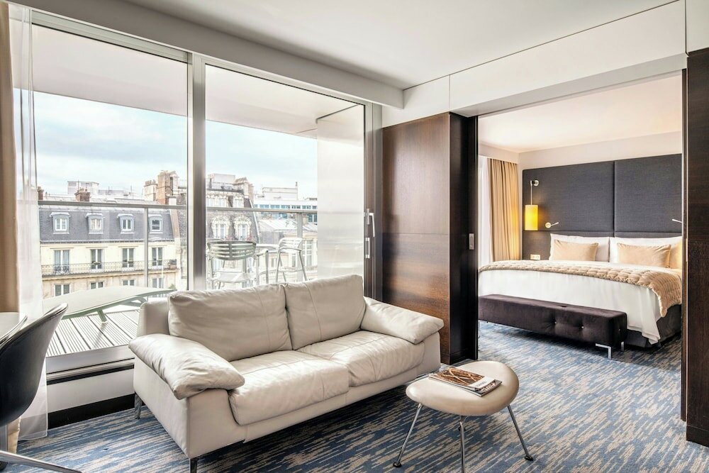 Фото Renaissance Paris Arc de Triomphe Hôtel