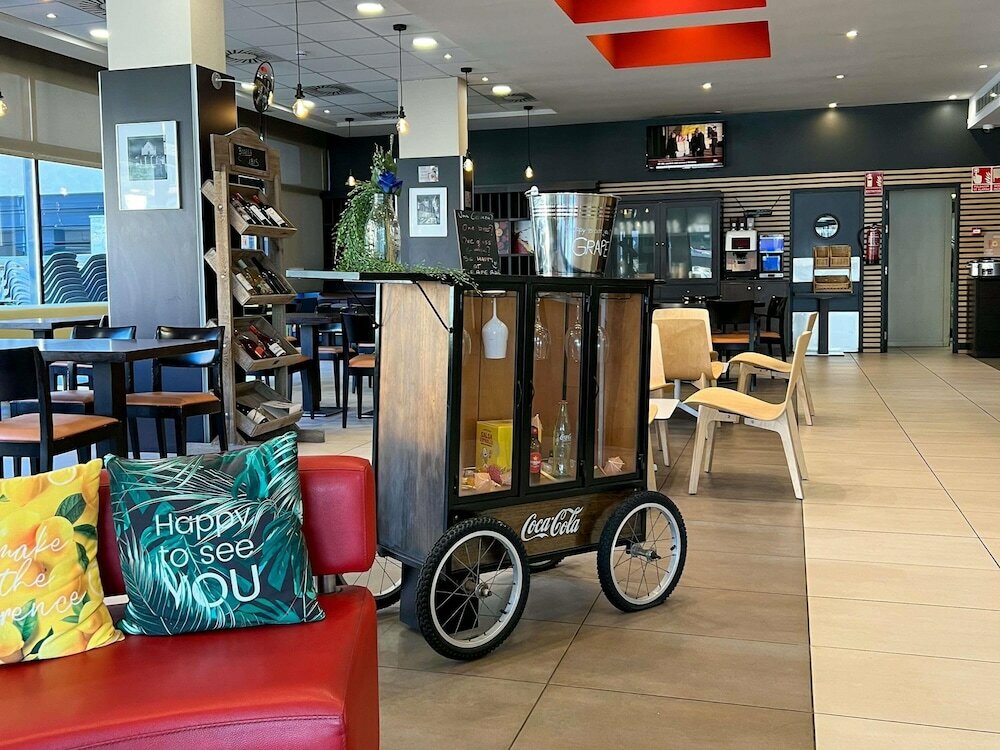 Фото ibis Barcelona Ripollet