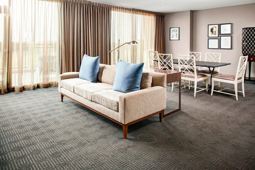 Фото Sheraton McKinney Hotel