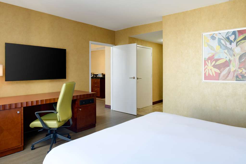 Фото Hilton Charlotte Uptown