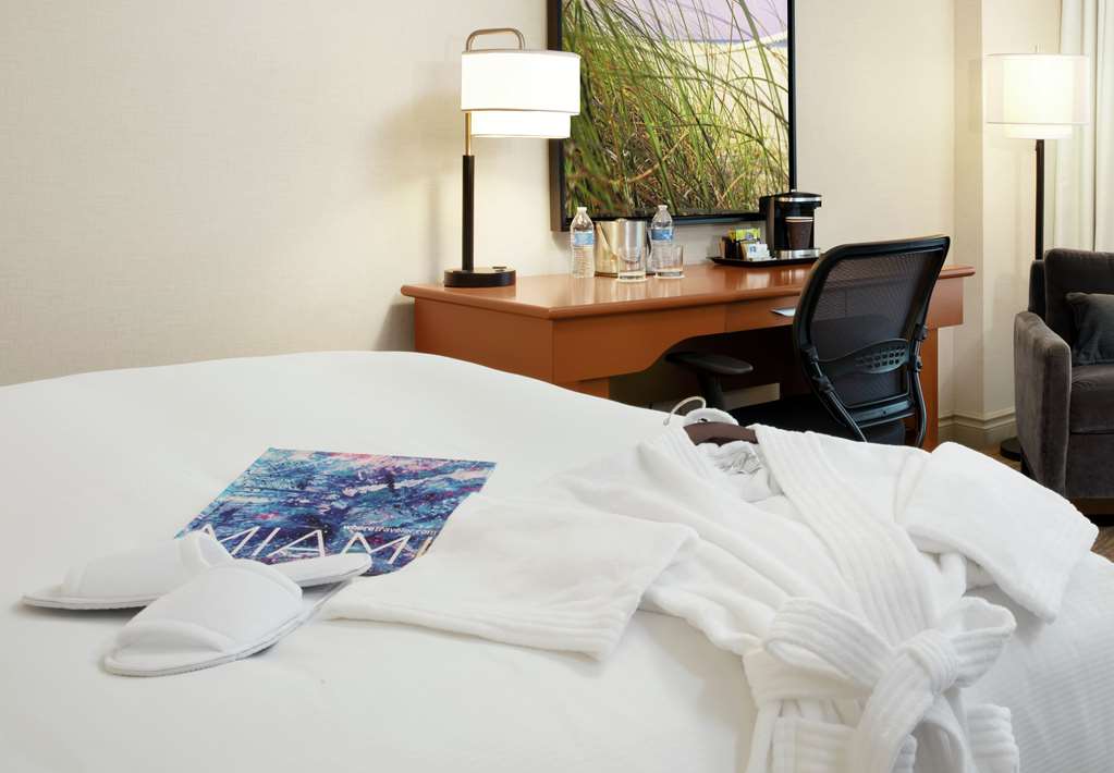 Фото Doubletree by Hilton Hotel Miami Airport & Convention Center