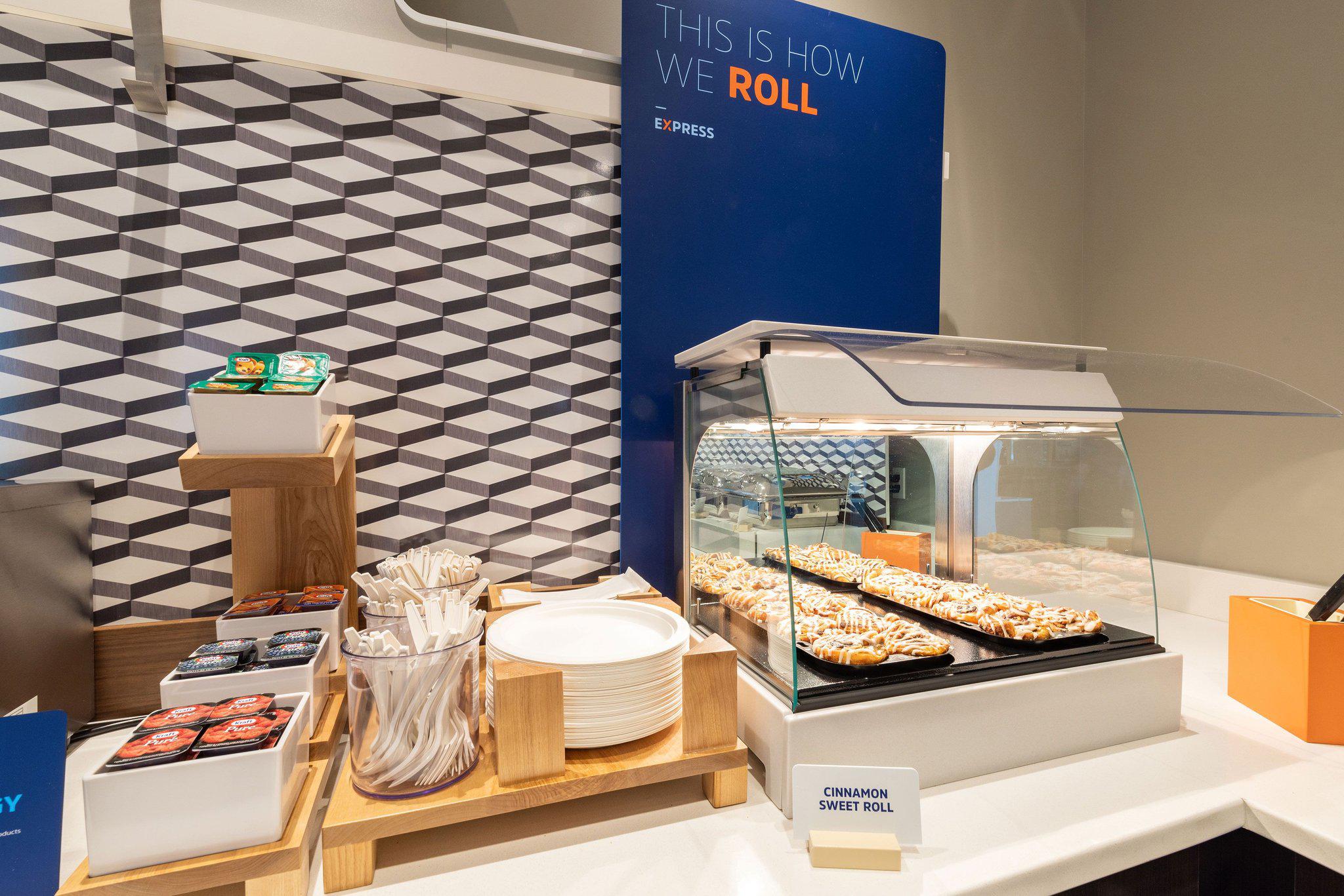 Фото Holiday Inn Express Hotel & Suites Chicago - Libertyville, an Ihg Hotel