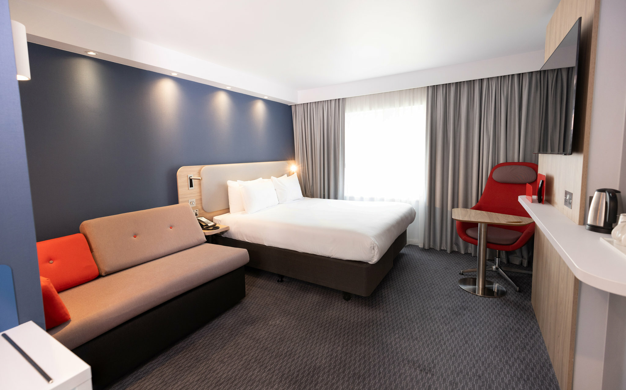 Фото Holiday Inn Express Windsor, an Ihg Hotel