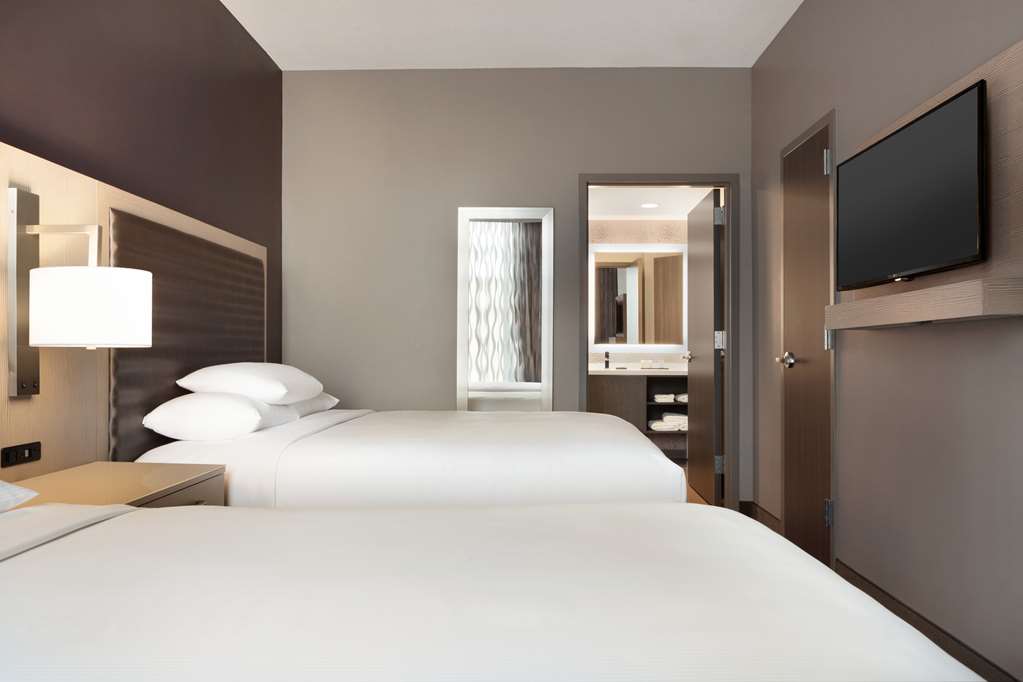 Фото Embassy Suites by Hilton Charlotte Uptown