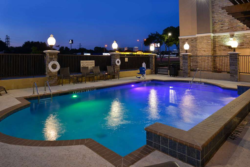 Фото Hampton Inn & Suites Dallas Market Center