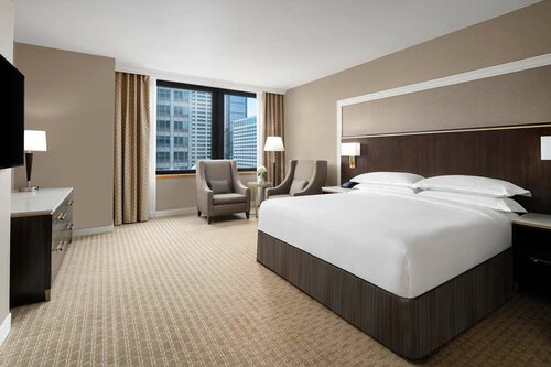 Гостиница Hilton Indianapolis Hotel & Suites в Индианаполисе