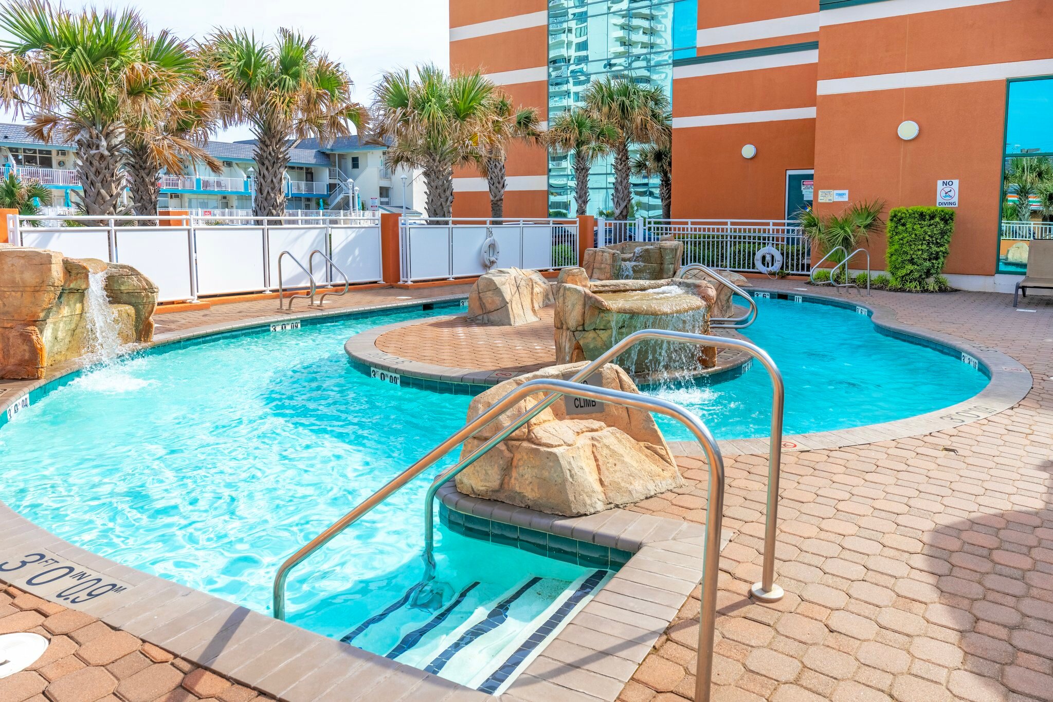 Фото Holiday Inn & Suites Virginia Beach North Beach, an Ihg Hotel