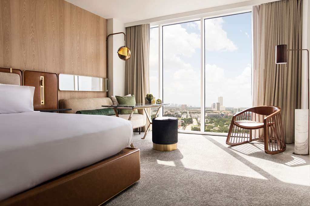 Фото C. Baldwin, Curio Collection by Hilton