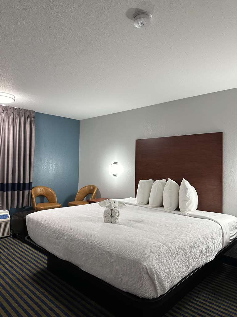 Фото SureStay Plus by Best Western Brooks