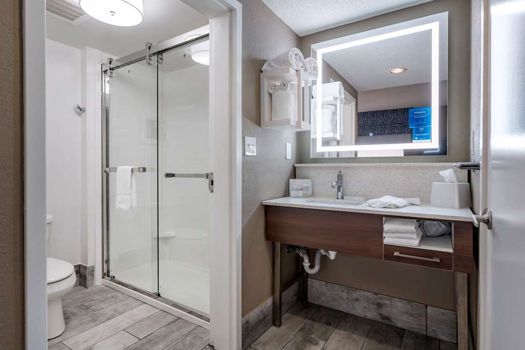 Фото Hampton Inn & Suites Louisville East