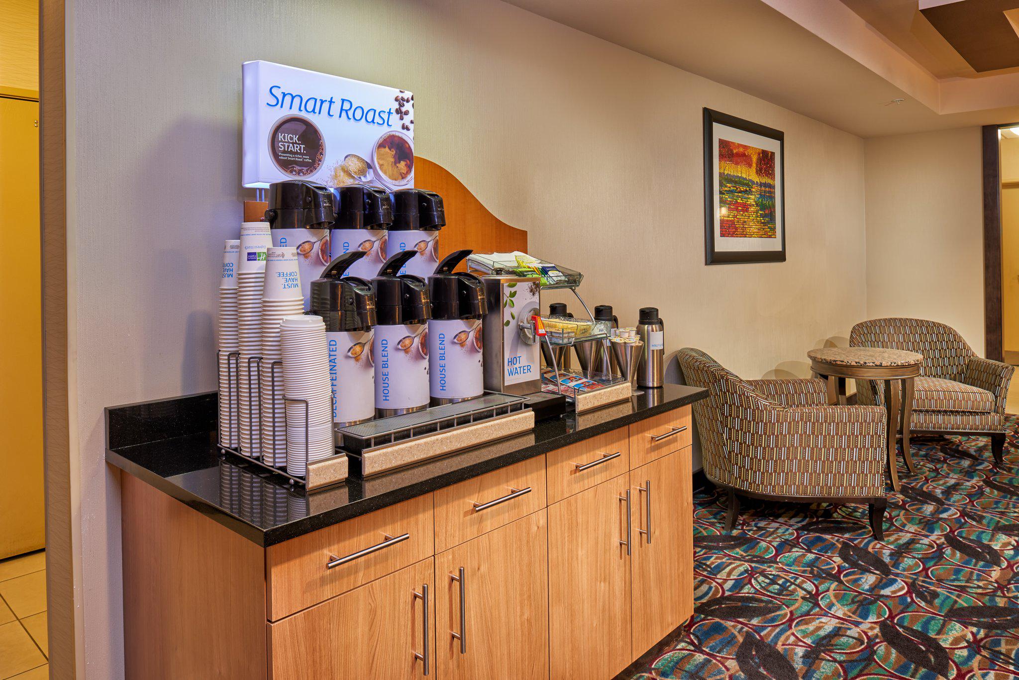Фото Holiday Inn Express & Suites El Paso Airport Area, an Ihg Hotel