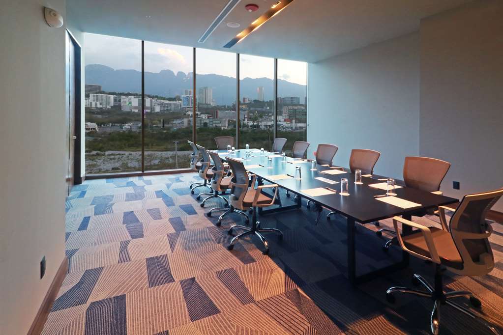 Фото Hilton Garden Inn Monterrey Obispado