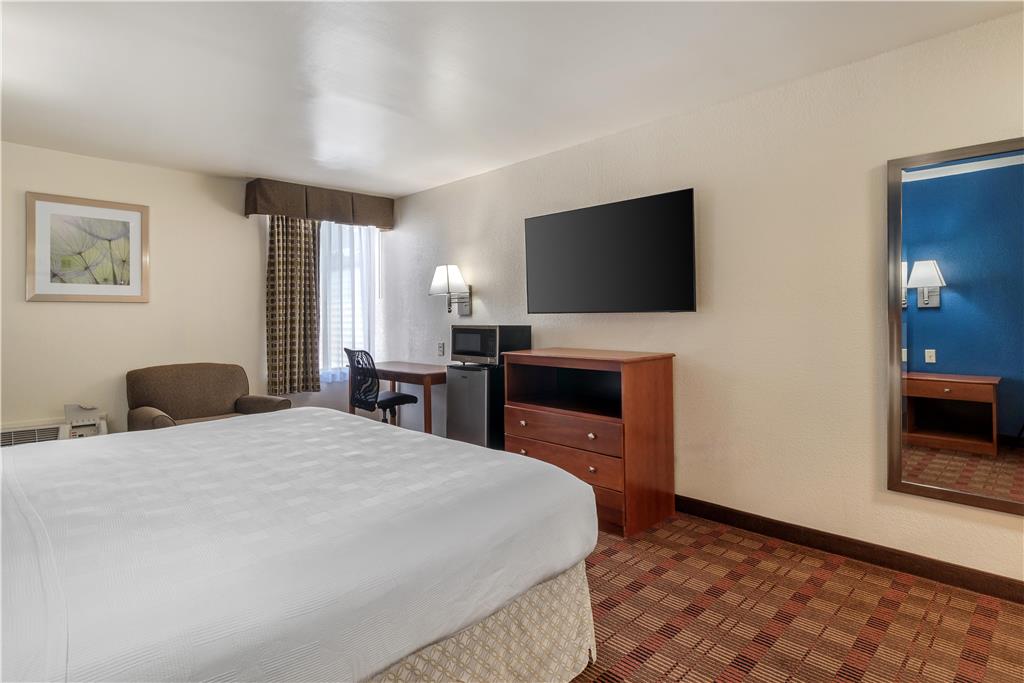 Фото SureStay Hotel by Best Western East Brunswick