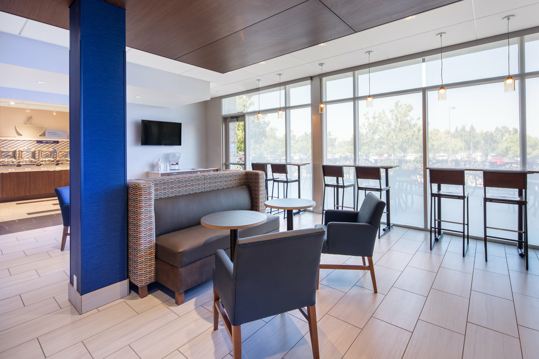 Фото Holiday Inn Express and Suites Chico