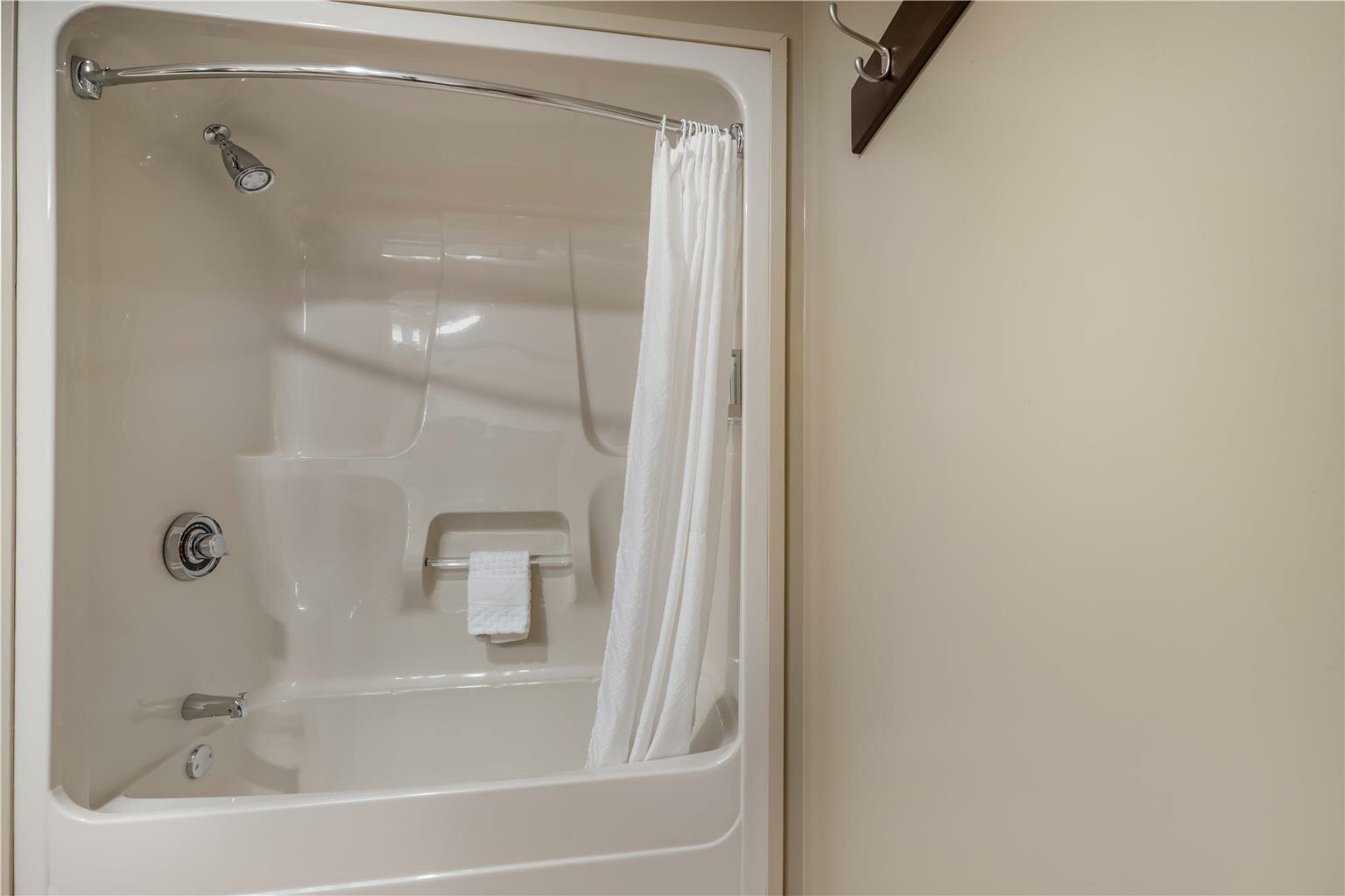 Фото Best Western Sicamous Inn