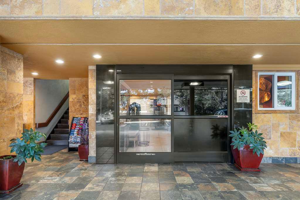 Фото Best Western Plus Airport Plaza