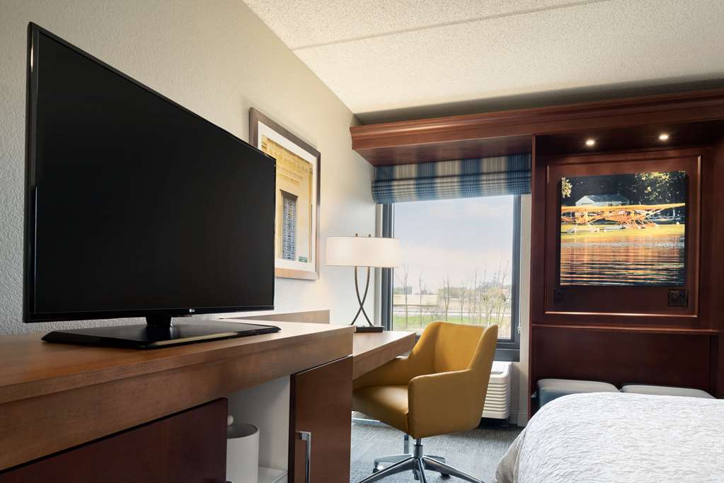 Фото Hampton Inn Appleton Fox River Mall Area