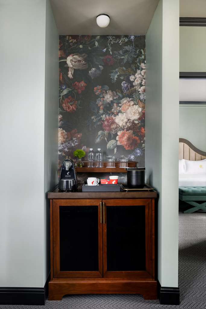 Фото The Candler Hotel Atlanta, Curio Collection by Hilton