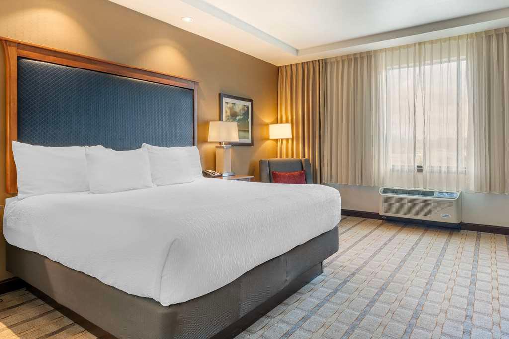 Фото Best Western Premier Boulder Falls Inn