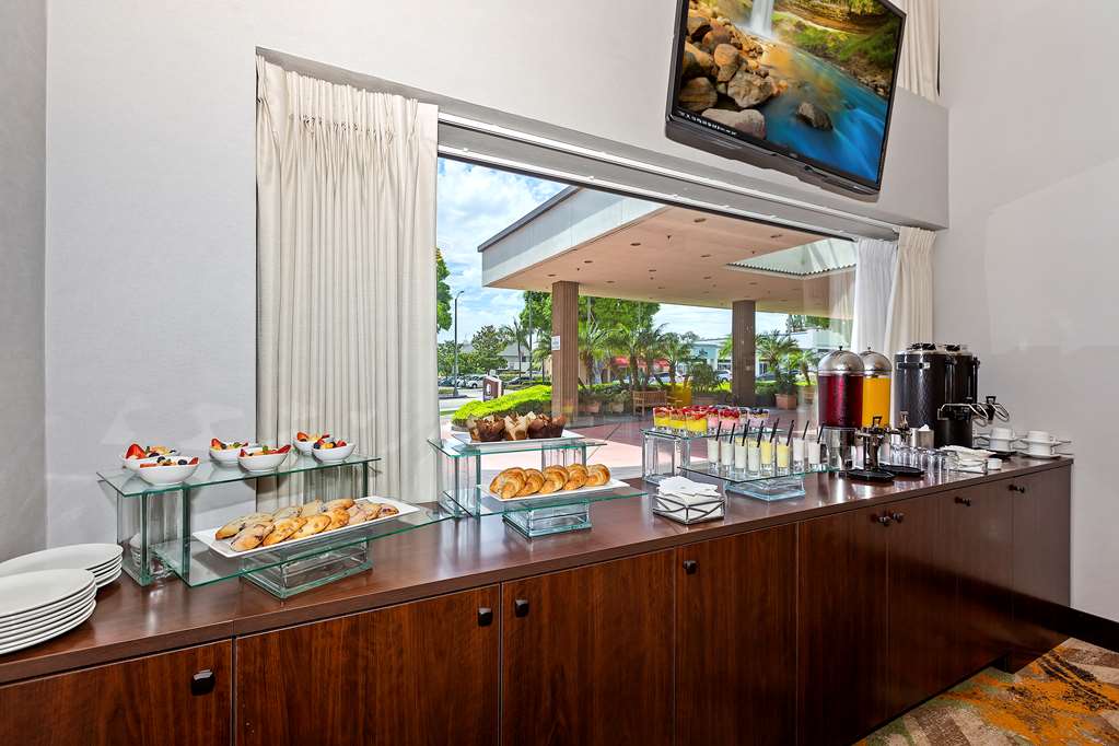 Фото Doubletree by Hilton Whittier Los Angeles