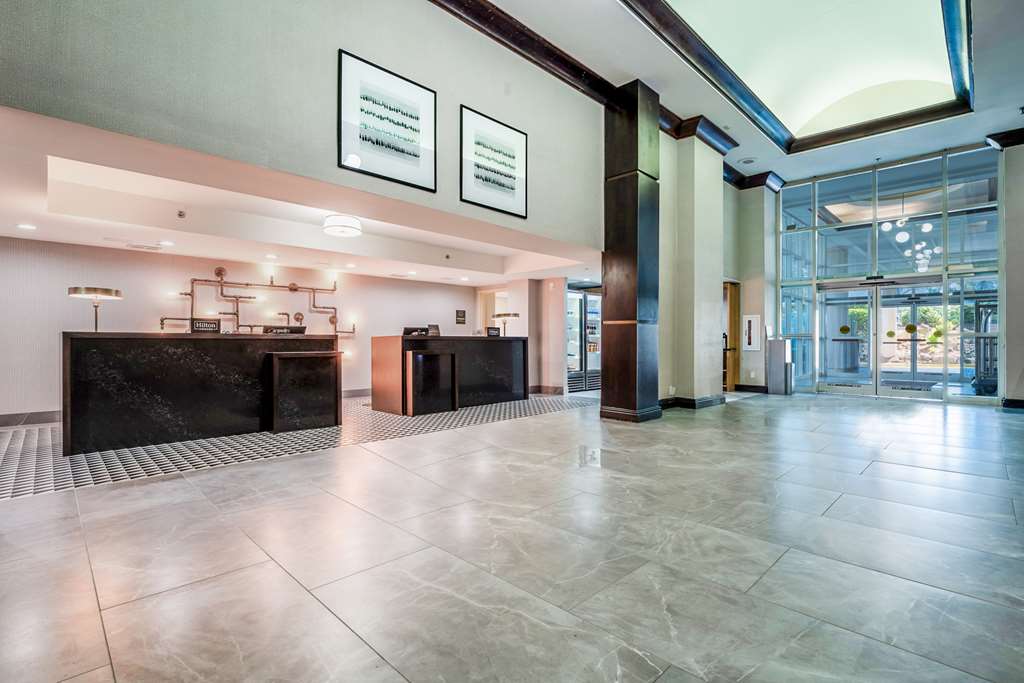 Фото DoubleTree by Hilton South Charlotte Tyvola