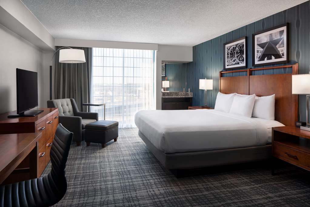 Фото Embassy Suites by Hilton Austin Central