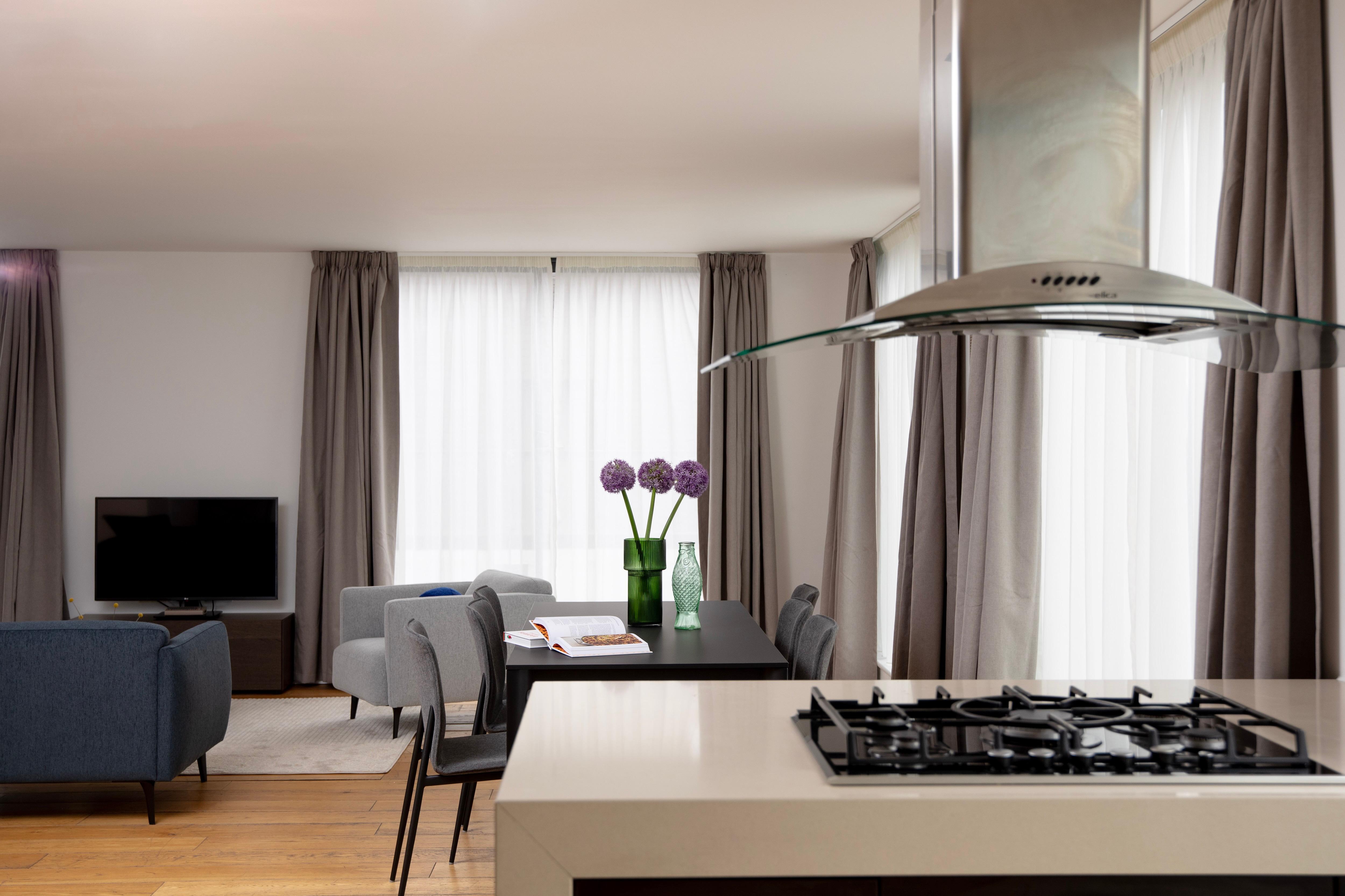 Фото Bob W Tower Hill Studios